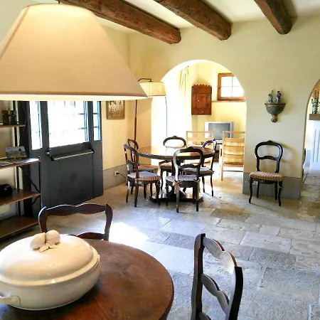 فيلة 6 Bedrooms With Shared Pool Jacuzzi And Enclosed Garden At 4 Km Away From The Beach